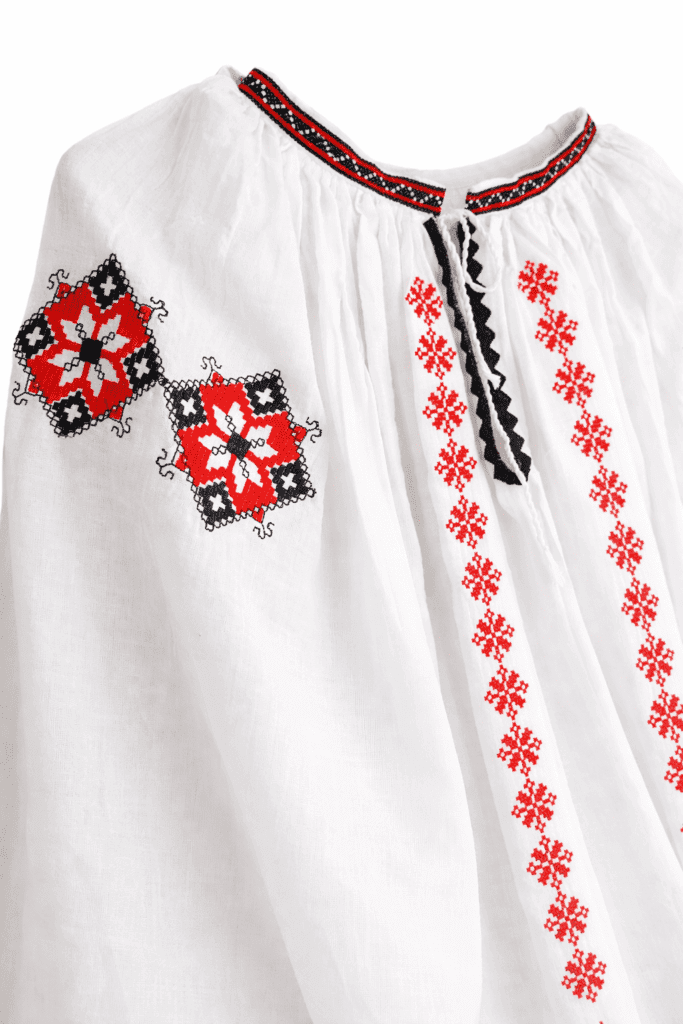 detaliu ie traditionala autentica