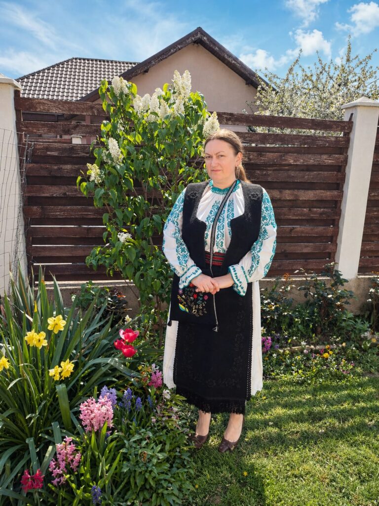 costum traditional autentic Dumbravita Brasov