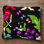 perna decorativa taraneasca din macat/velinta 45/50 cm